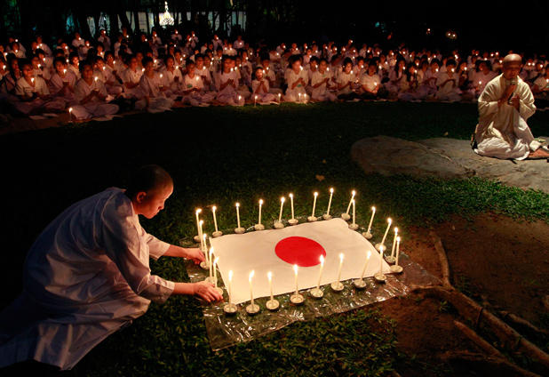 Buddhist nuns prays for Japan 